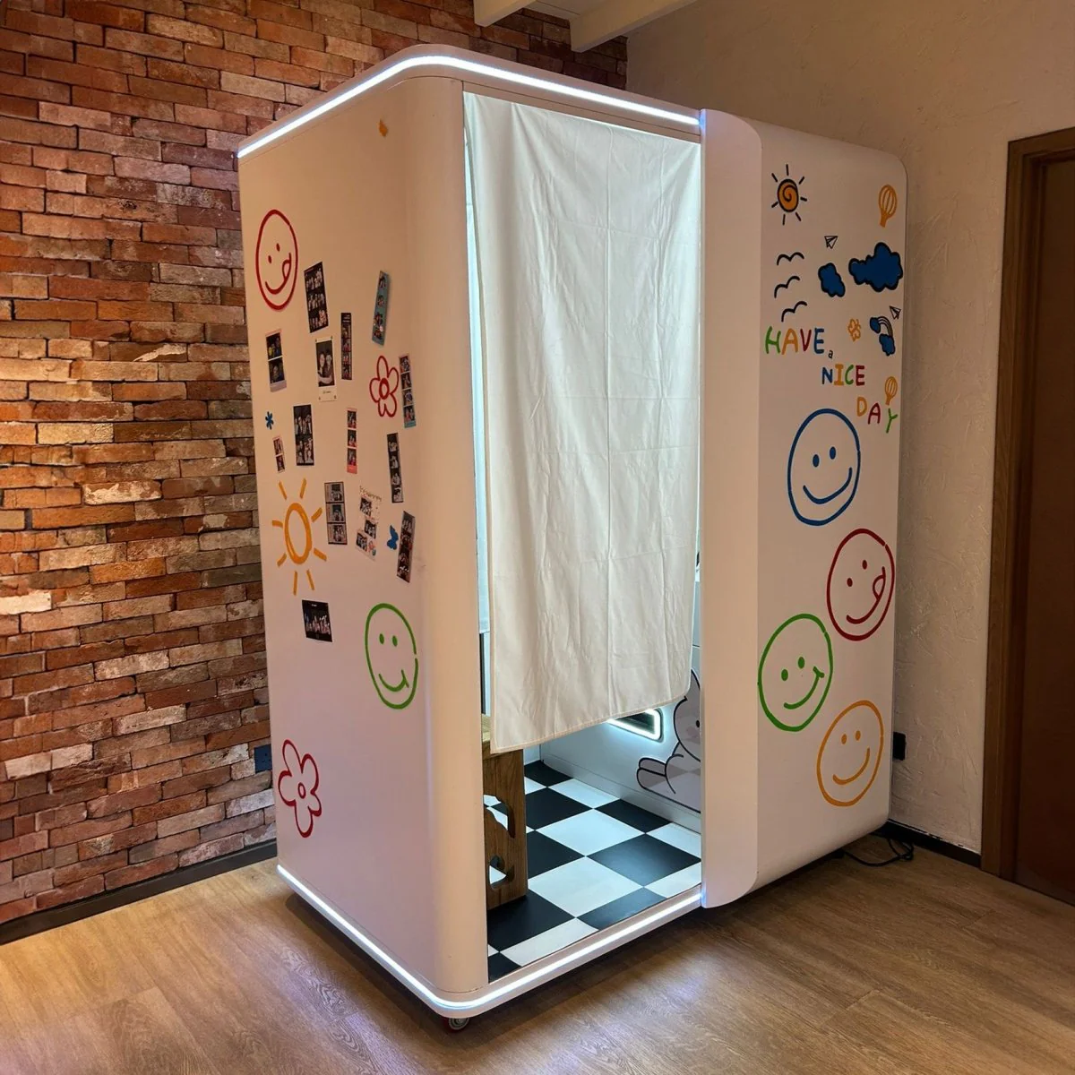 Smile Station Photo Booth - Image 4