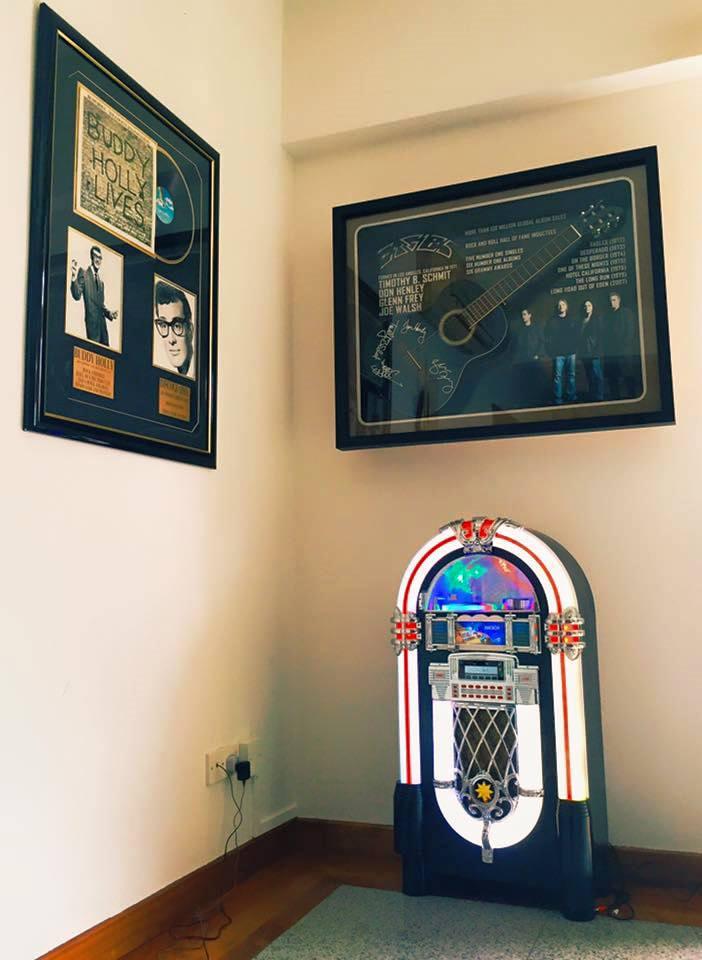 VS1 Turn Table Jukebox - Image 3